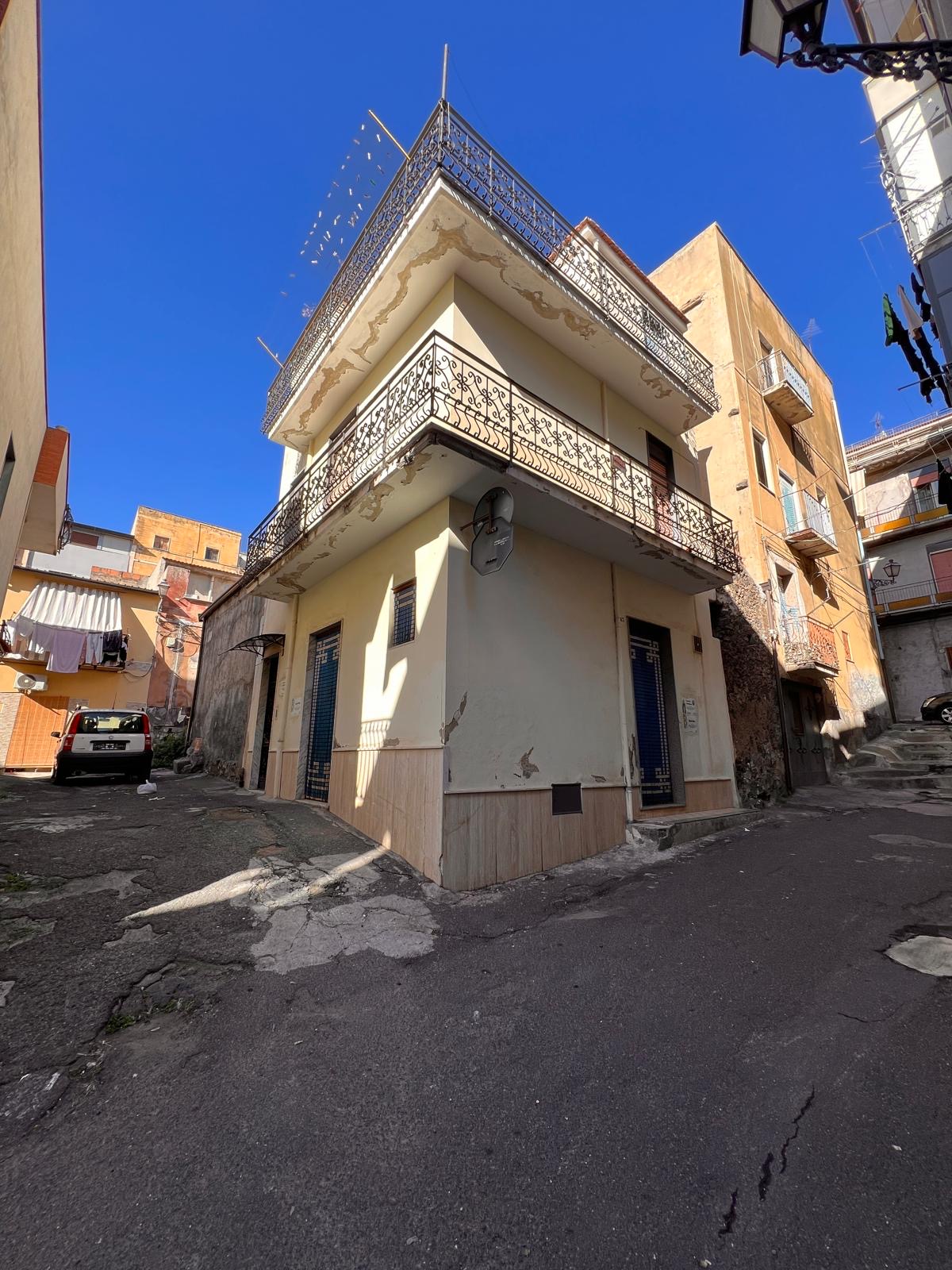 CASA SINGOLA VIA GALLIPOLI – ADRANO